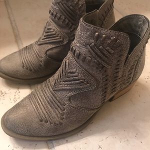 Grey Low Bootie. Great Condition.